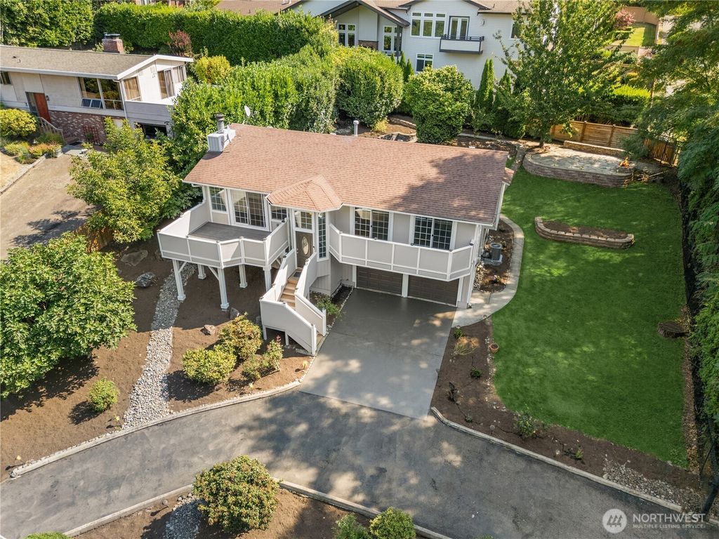 Photo of 11004 100th Avenue NE, Kirkland, WA 98033 (MLS # 2363357)