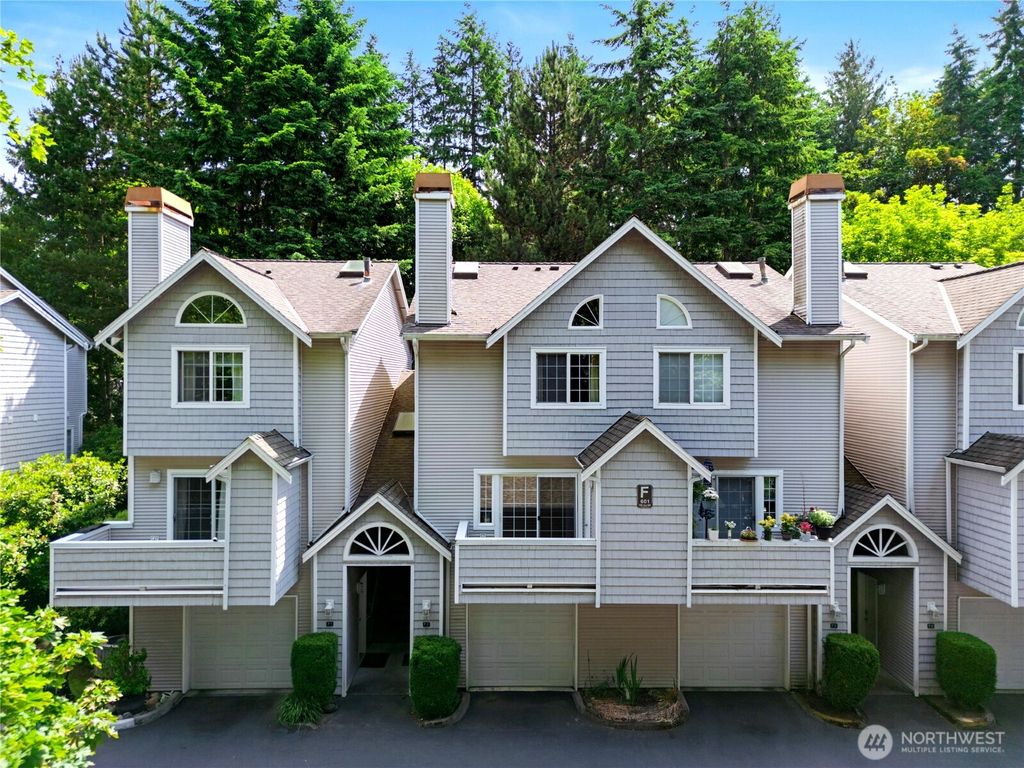 Photo of 601 12th Avenue NW #F2, Issaquah, WA 98027 (MLS # 2398153)