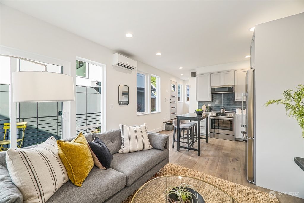 Photo of 4765 35th Avenue NE #B, Seattle, WA 98105 (MLS # 2180814)