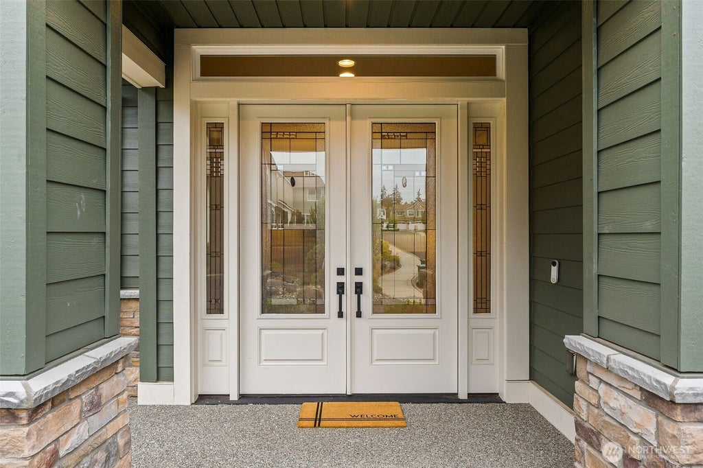 Photo of 24480 NE 19th Place, Sammamish, WA 98074 (MLS # 2546385)