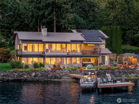 Photo of 2825 E Lake Sammamish Parkway NE, Sammamish, WA 98074 (MLS # 2569133)