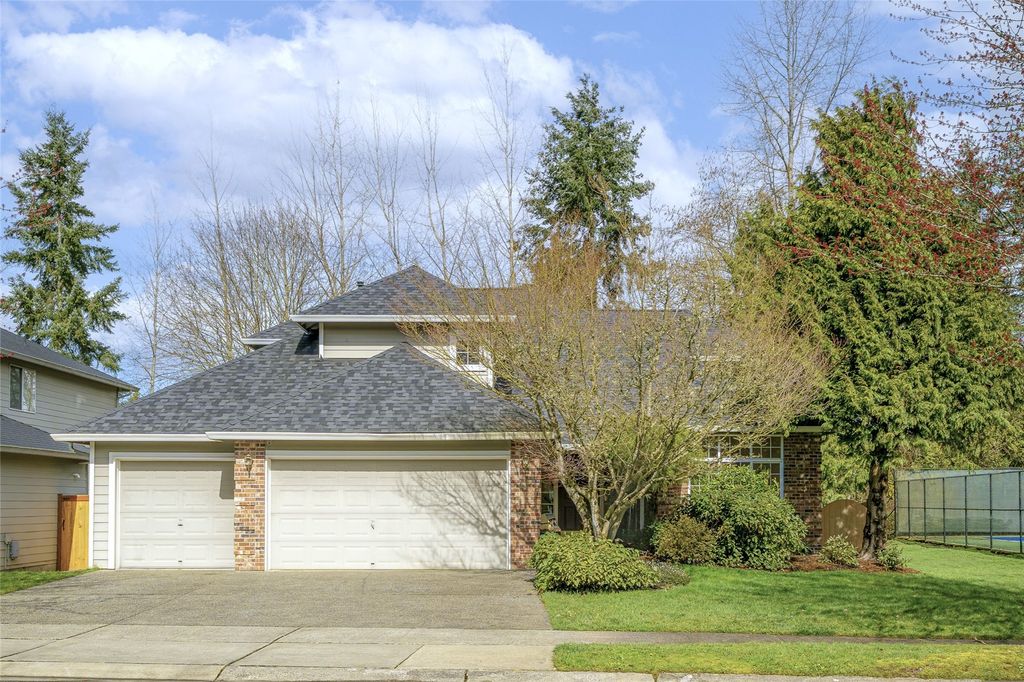 Photo of 625 191st Street SW, Lynnwood, WA 98036 (MLS # 2489087)