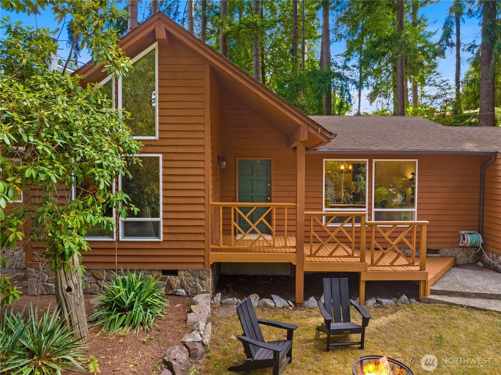 Photo of 23417 Edmonds Way, Edmonds, WA 98026 (MLS # 2561219)