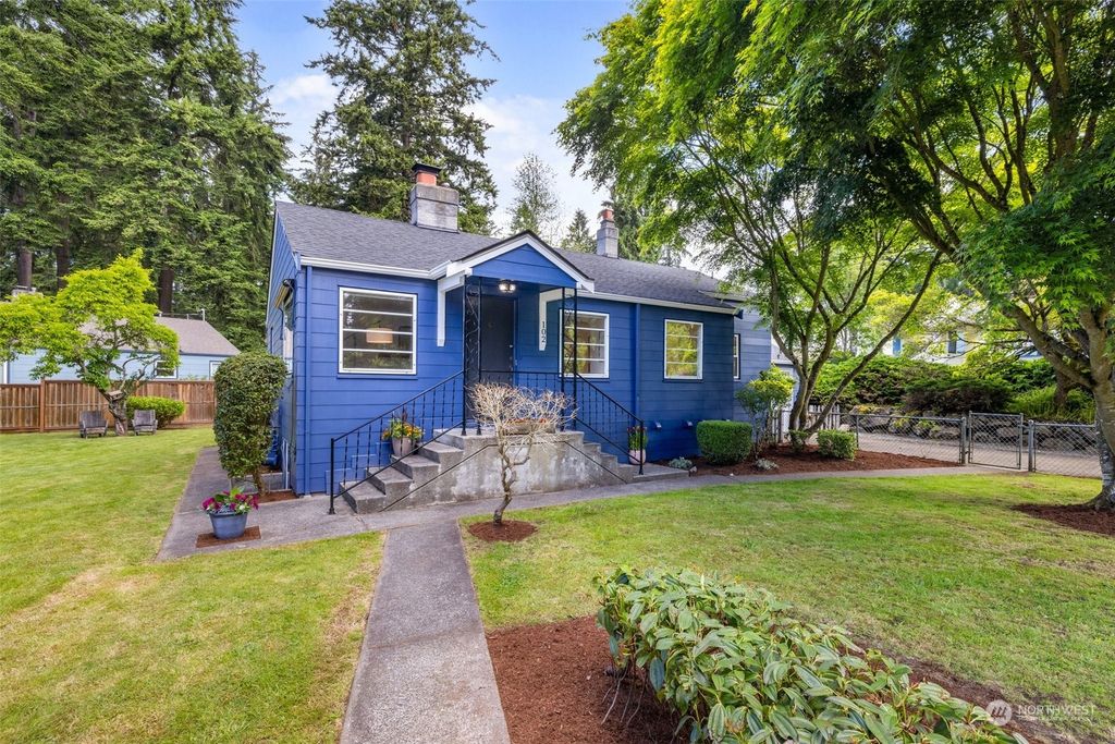 Photo of 102 N 143rd Street, Seattle, WA 98133 (MLS # 2246242)