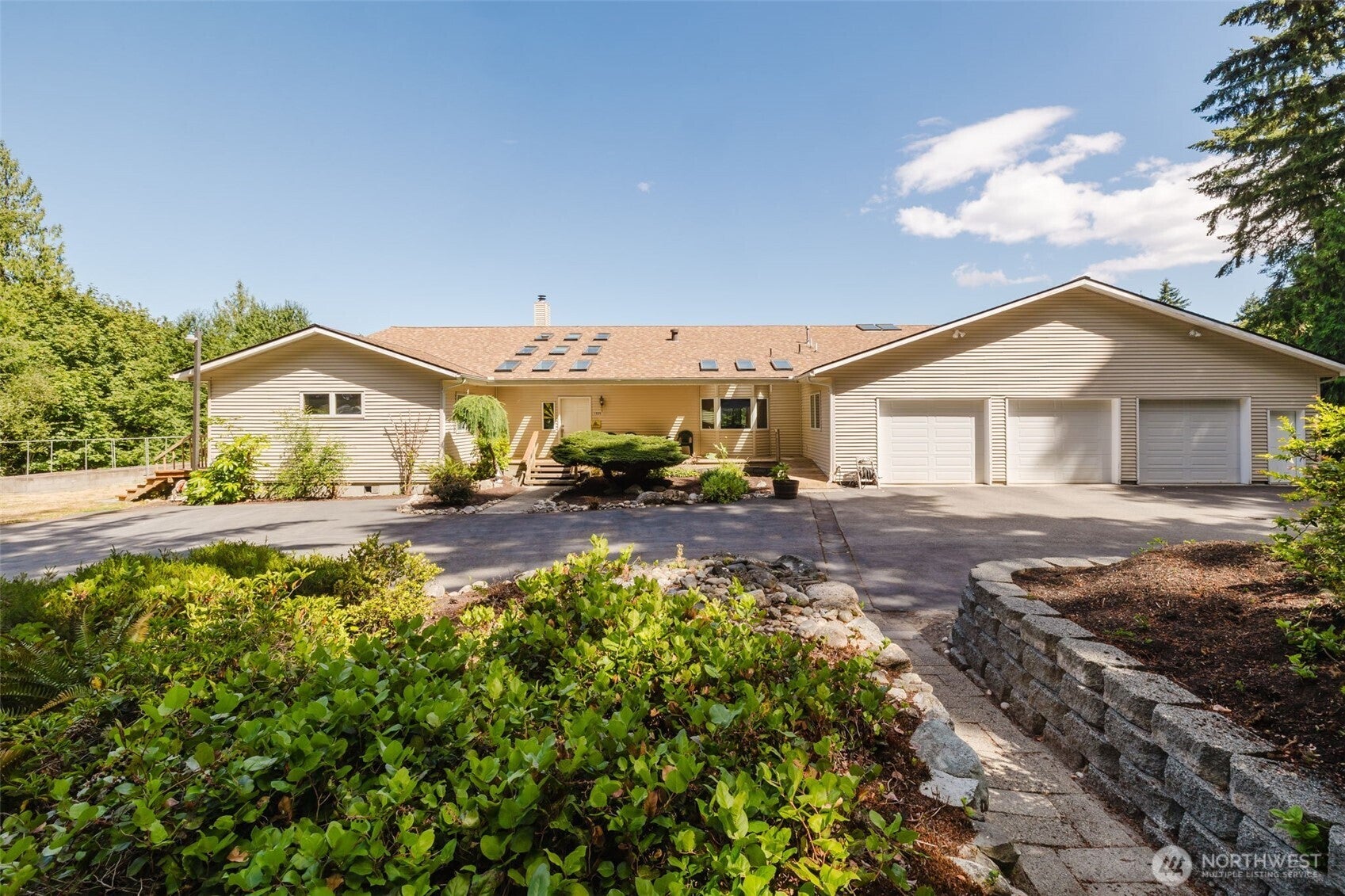 1225 NE Hoffs Drive