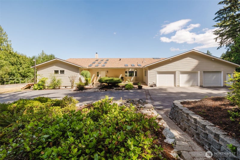 1225 NE Hoffs Drive
