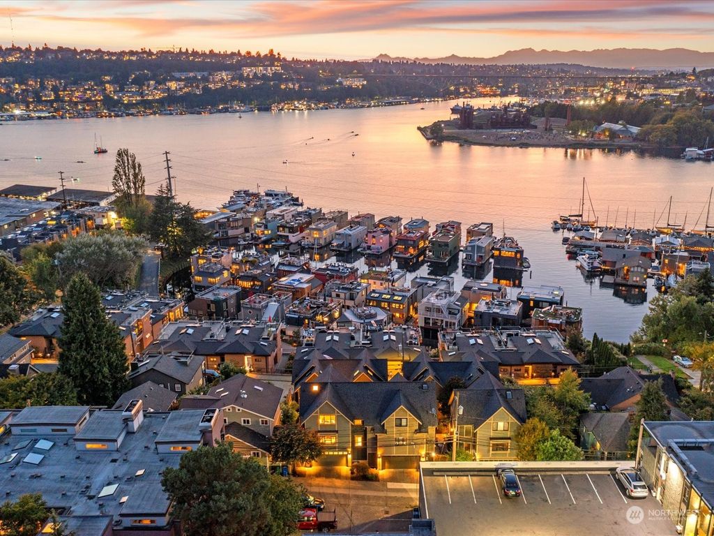 Photo of 2623 Yale Terrace E, Seattle, WA 98102 (MLS # 2165284)