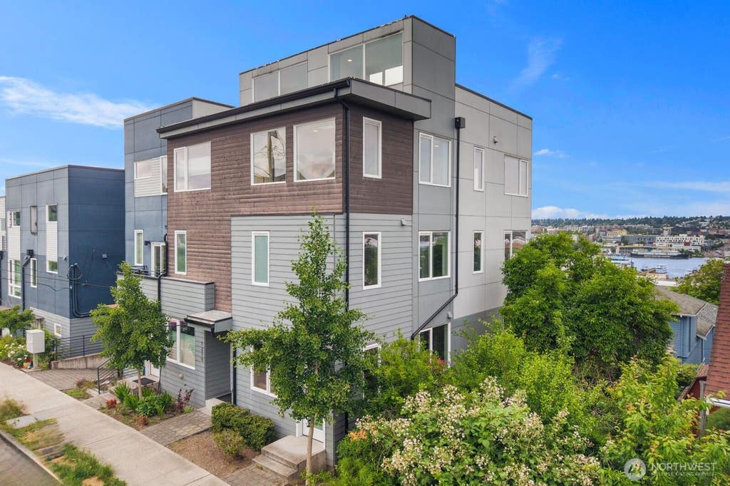 Photo of 1208 E Emerson Street, Seattle, WA 98119 (MLS # 2537354)