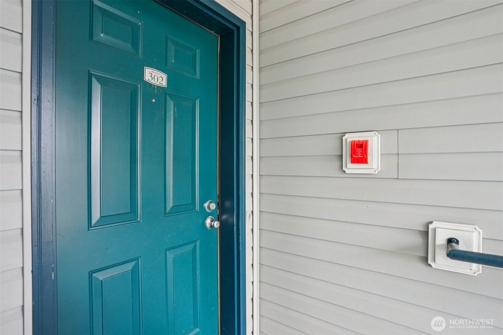 Photo of 33020 10th Avenue SW #V302, Federal Way, WA 98003 (MLS # 2495654)