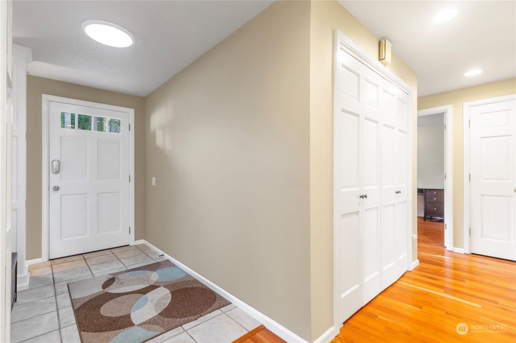 Photo of 15810 SE 42nd Place, Bellevue, WA 98006 (MLS # 2157991)