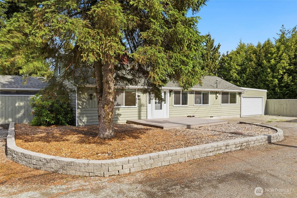 Photo of 11636 13th Avenue SW, Burien, WA 98146 (MLS # 2527878)