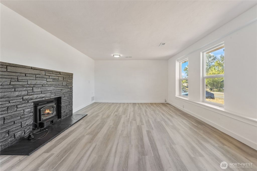 Photo of 11369 SE 168th Street, Renton, WA 98055 (MLS # 2434327)