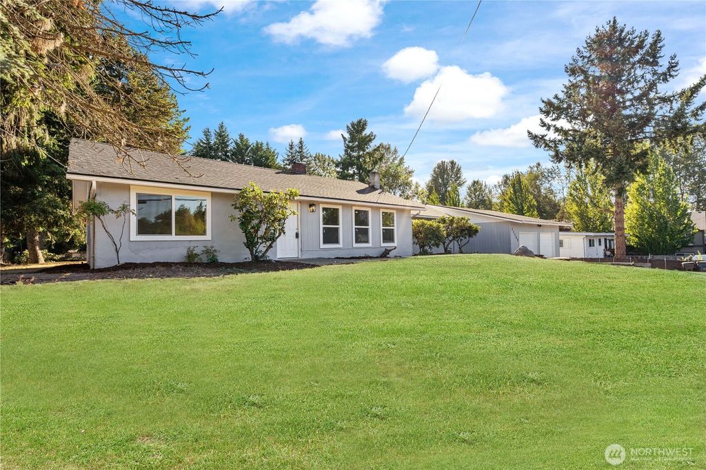 Photo of 11369 SE 168th Street, Renton, WA 98055 (MLS # 2434327)