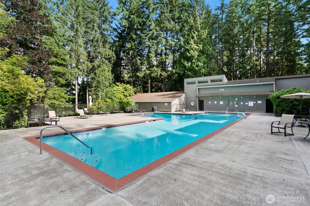 Photo of 13832 NE 66th Street #605, Redmond, WA 98052 (MLS # 2541969)
