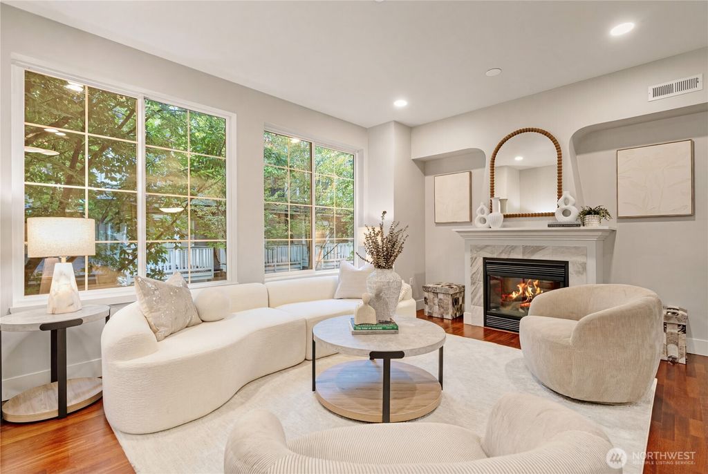 Photo of 18258 NE 96th Way #103, Redmond, WA 98052 (MLS # 2466682)