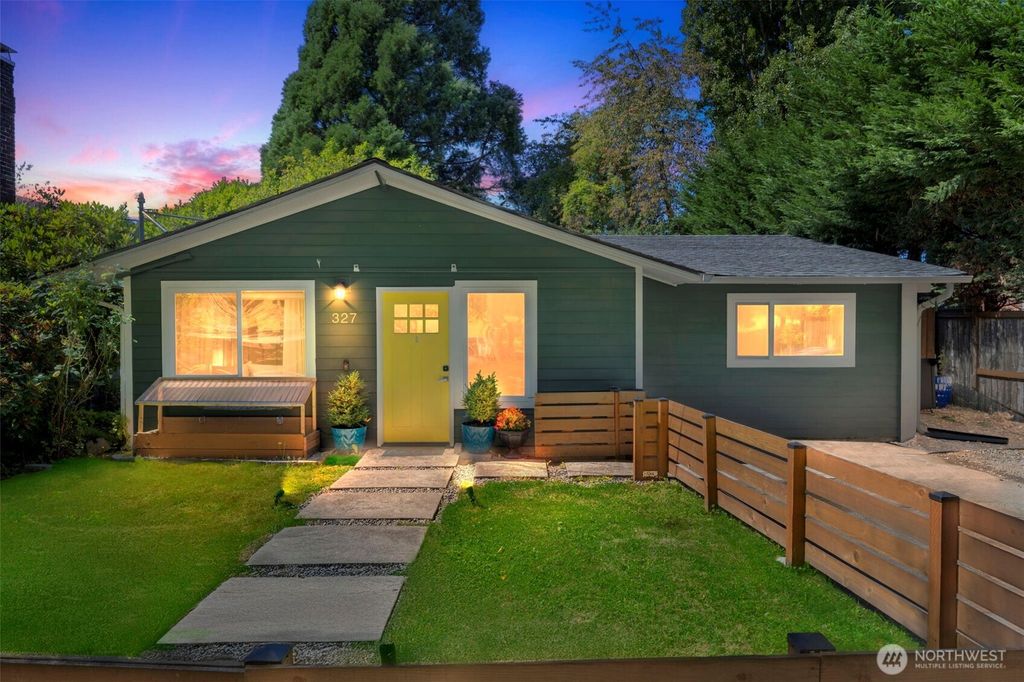 Photo of 327 Martin Luther King Jr Way, Seattle, WA 98122 (MLS # 2422919)