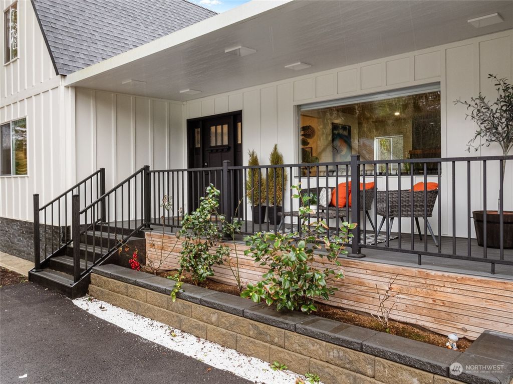 Photo of 18725 NE 128th Way, Redmond, WA 98052 (MLS # 2202934)
