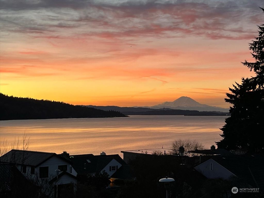 Photo of 4004 NE 165th Street, Lake Forest Park, WA 98155 (MLS # 2066766)