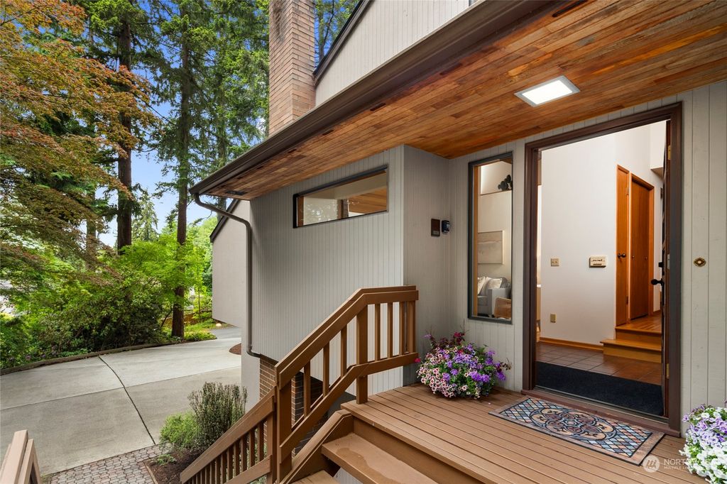 Photo of 18922 45th Place NE, Lake Forest Park, WA 98155 (MLS # 2239637)