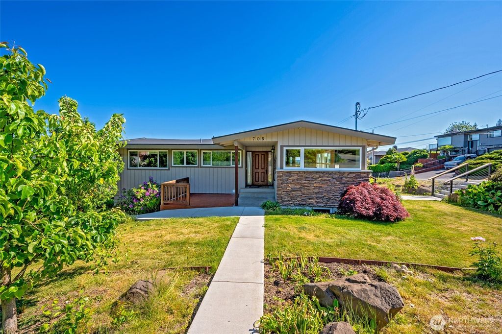 Photo of 705 S 209th Street, Des Moines, WA 98198 (MLS # 2509571)