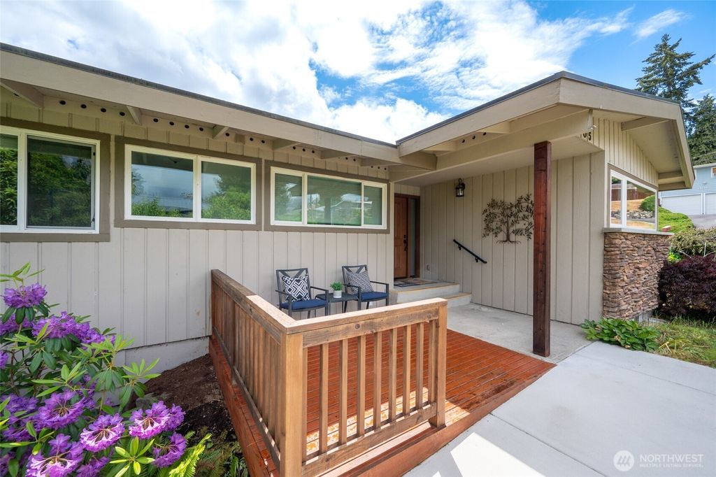 Photo of 705 S 209th Street, Des Moines, WA 98198 (MLS # 2509571)