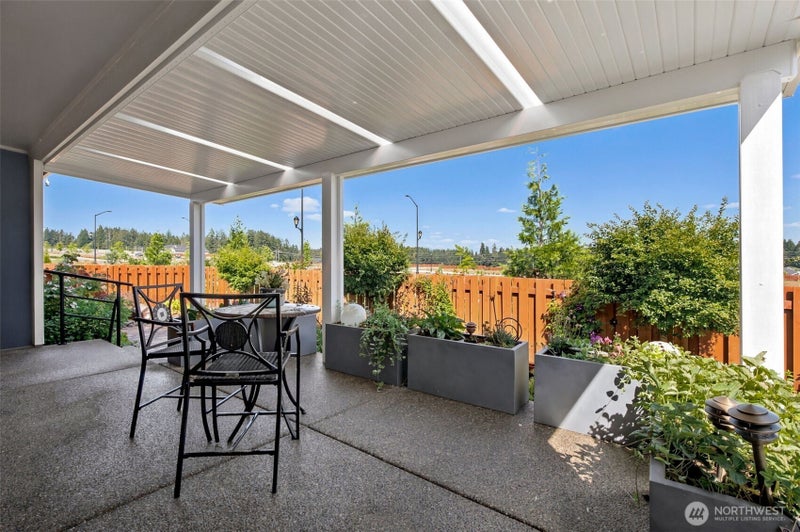 2835 Arrowroot Loop SE