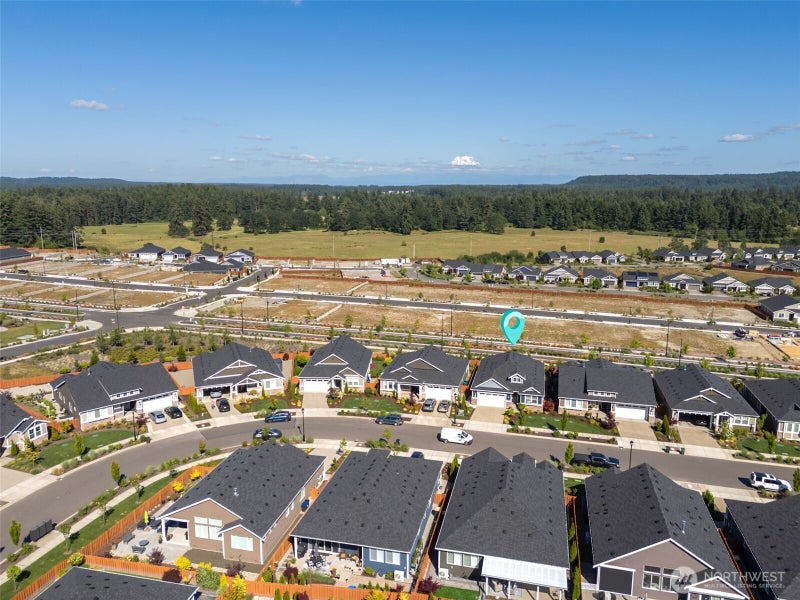 2835 Arrowroot Loop SE