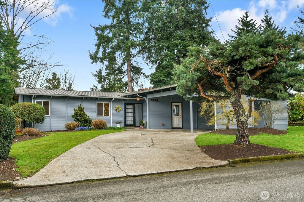 Photo of 5828 129th Avenue SE, Bellevue, WA 98006 (MLS # 2478407)