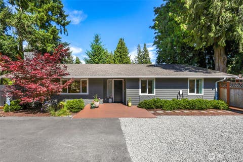 Photo of 1527 NE 123rd Street, Seattle, WA 98125 (MLS # 2552057)