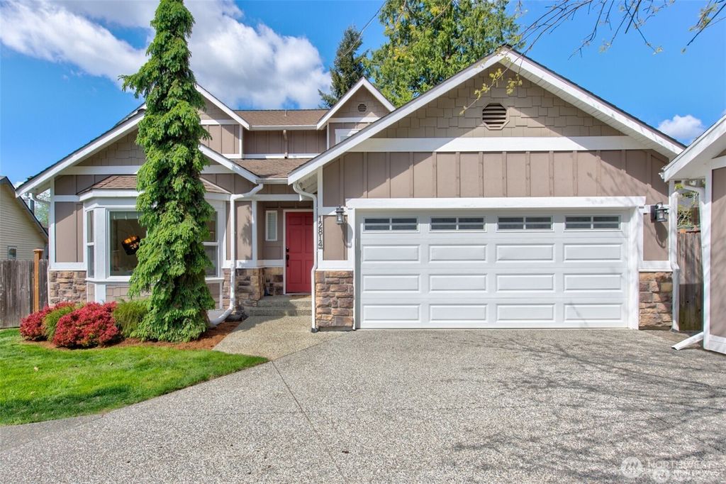 Photo of 12814 NE 101st Place, Kirkland, WA 98033 (MLS # 2338196)