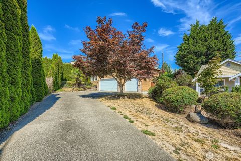 Photo of 24015 130th Avenue SE, Kent, WA 98030 (MLS # 2452002)