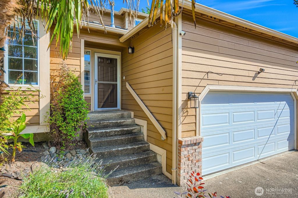 Photo of 24015 130th Avenue SE, Kent, WA 98030 (MLS # 2452002)