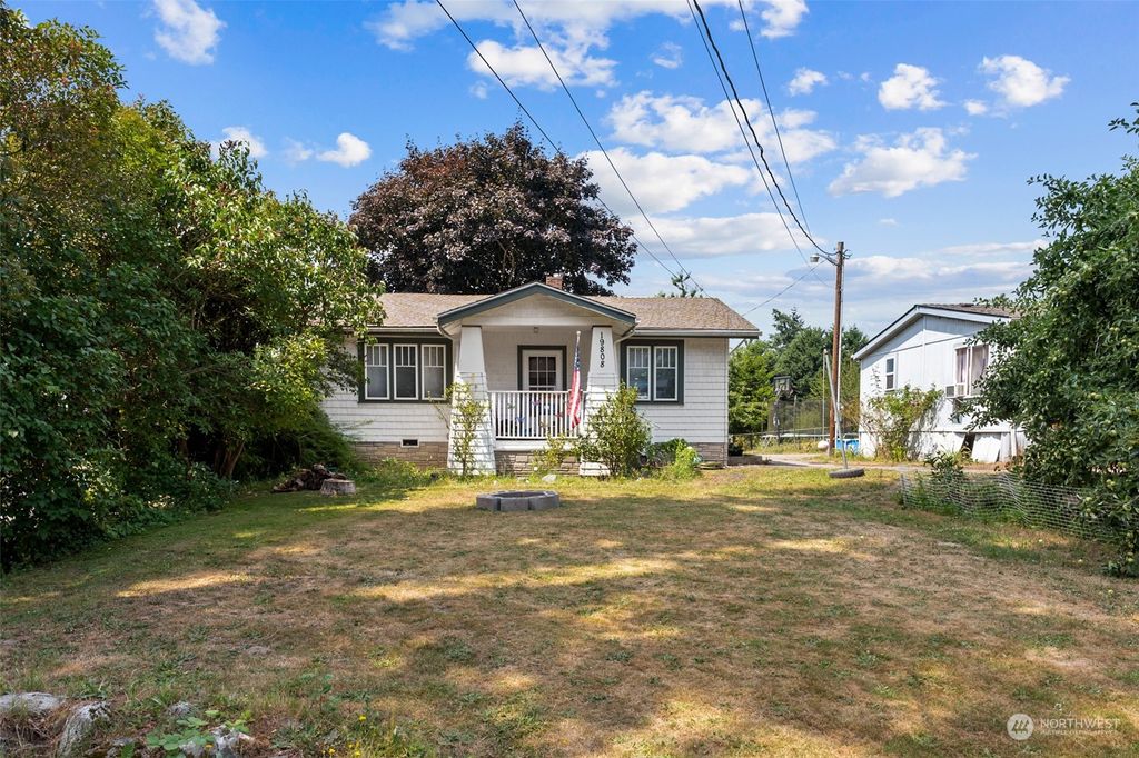 Photo of 19808 24th Avenue W, Lynnwood, WA 98036 (MLS # 2136715)
