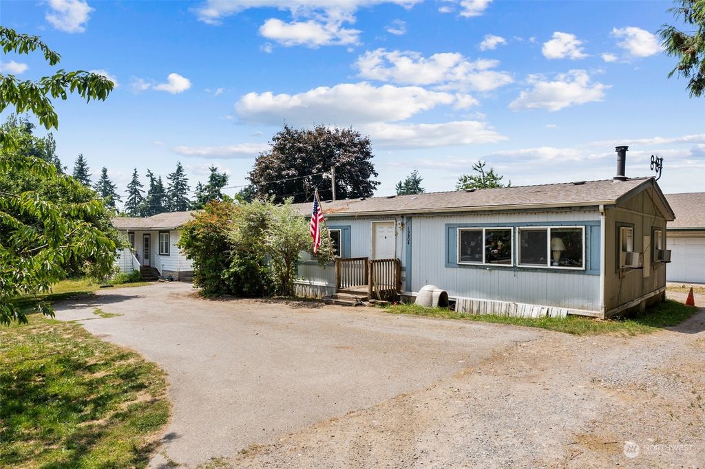 Photo of 19808 24th Avenue W, Lynnwood, WA 98036 (MLS # 2136715)