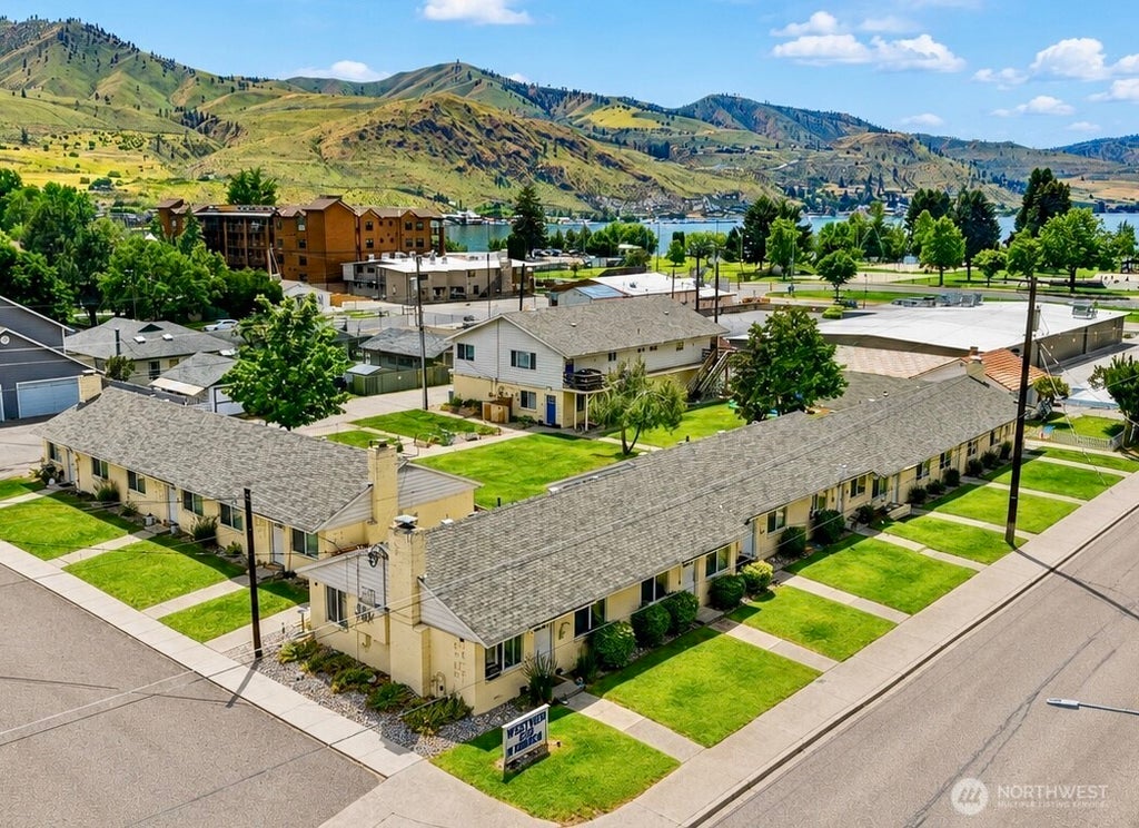 Photo of 315 W Gibson Avenue, Chelan, WA 98816 (MLS # 2590977)