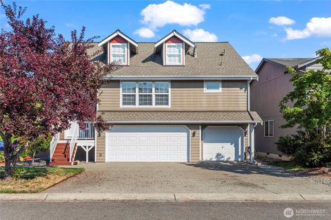 Photo of 12815 120th Avenue E, Puyallup, WA 98374 (MLS # 2432815)