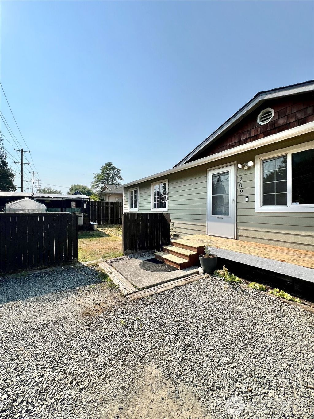 Photo of 309 W Galena Street, Granite Falls, WA 98252 (MLS # 2558553)