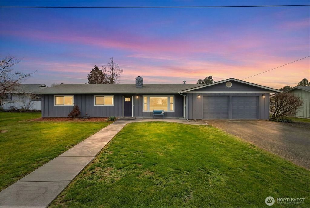 Photo of 1836 Pike Place, Walla Walla, WA 99362 (MLS # 2483697)