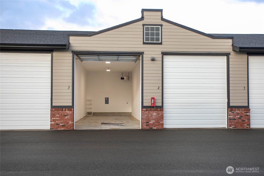 Photo of 2225 Mercedes Drive #B3, Lynden, WA 98264 (MLS # 2588557)