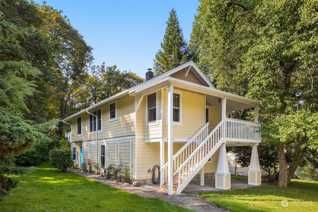 Photo of 2620 SW Dakota Street, Seattle, WA 98126 (MLS # 2286393)