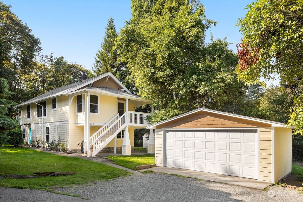 Photo of 2620 SW Dakota Street, Seattle, WA 98126 (MLS # 2286393)