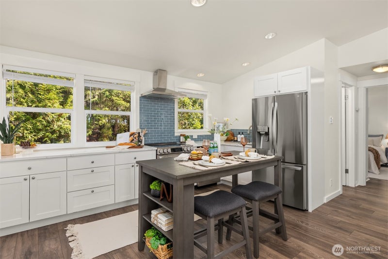 1574 NE Park View Dr 5