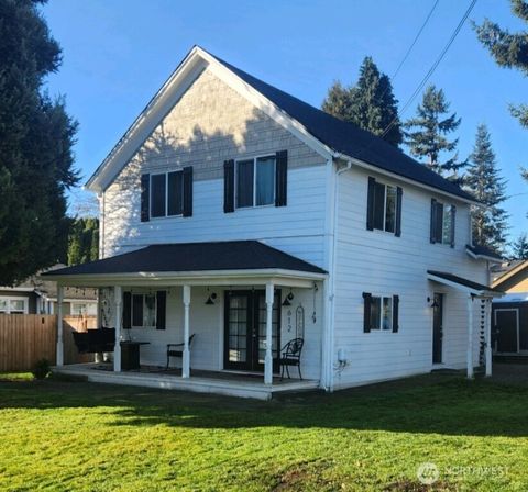 Photo of 612 Hunt Avenue, Sumner, WA 98390 (MLS # 2487024)