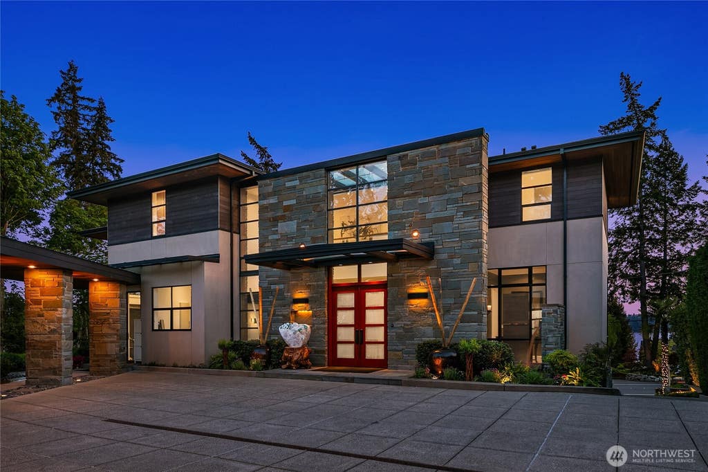 Photo of 9632 Lake Washington Boulevard NE, Bellevue, WA 98004 (MLS # 2575024)