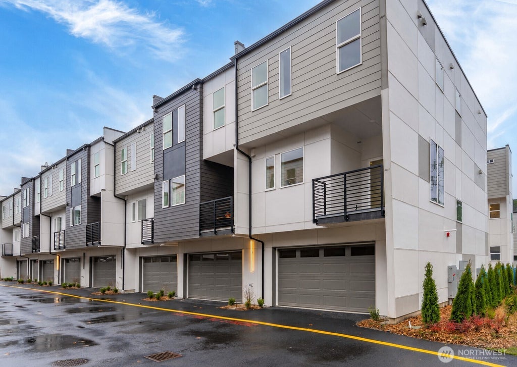 Photo of 11544 17th Circle SW, Burien, WA 98146 (MLS # 2552519)