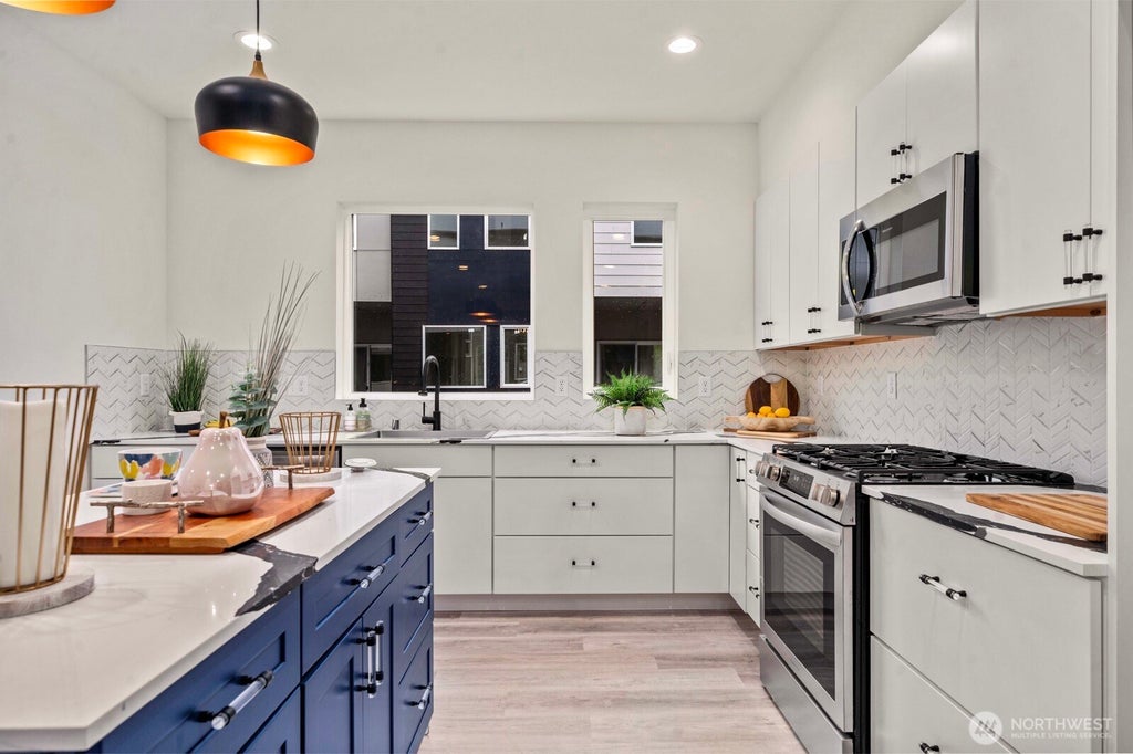 Photo of 11544 17th Circle SW, Burien, WA 98146 (MLS # 2552519)