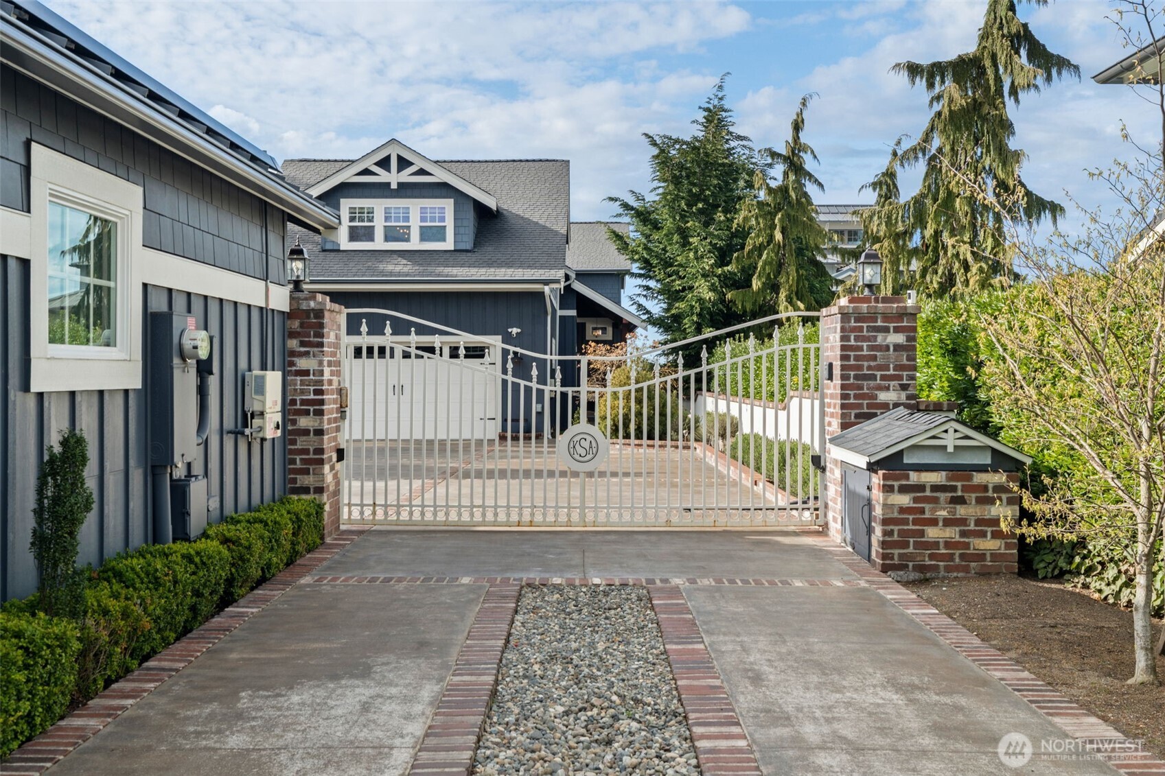 9 SW Three Tree Point Lane