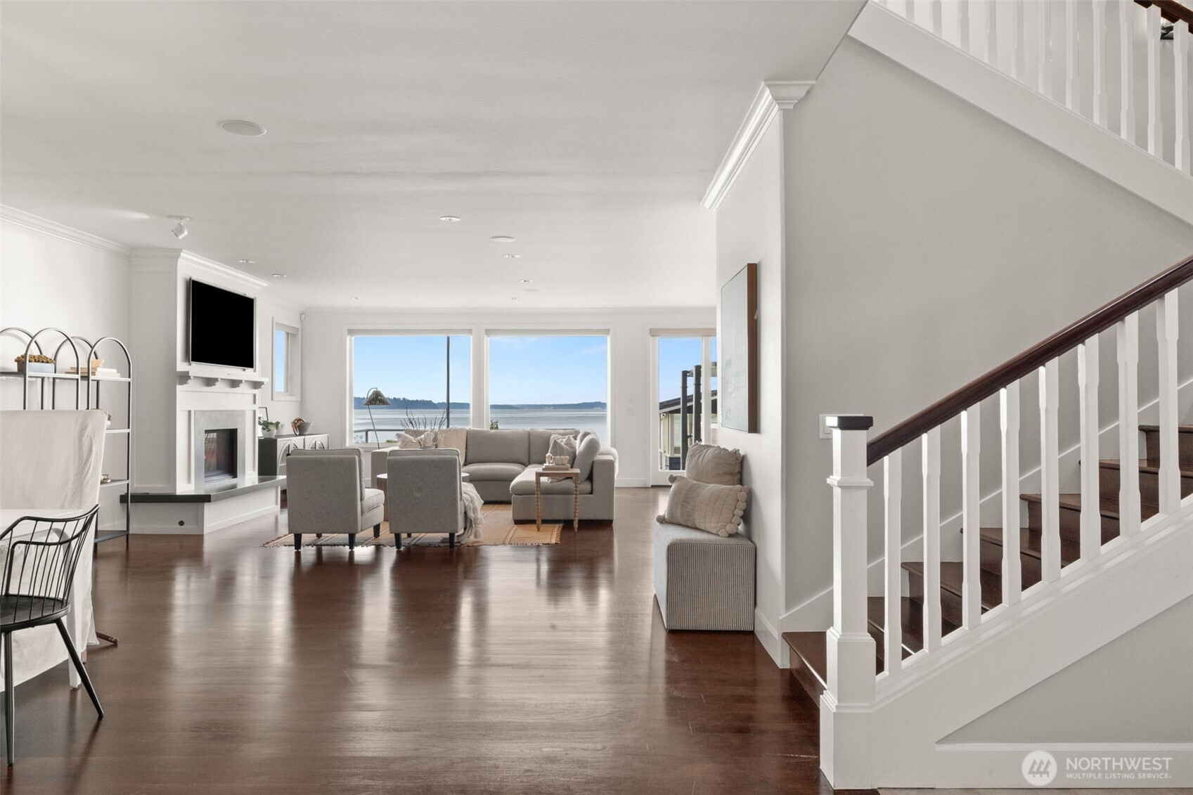 9 SW Three Tree Point Lane