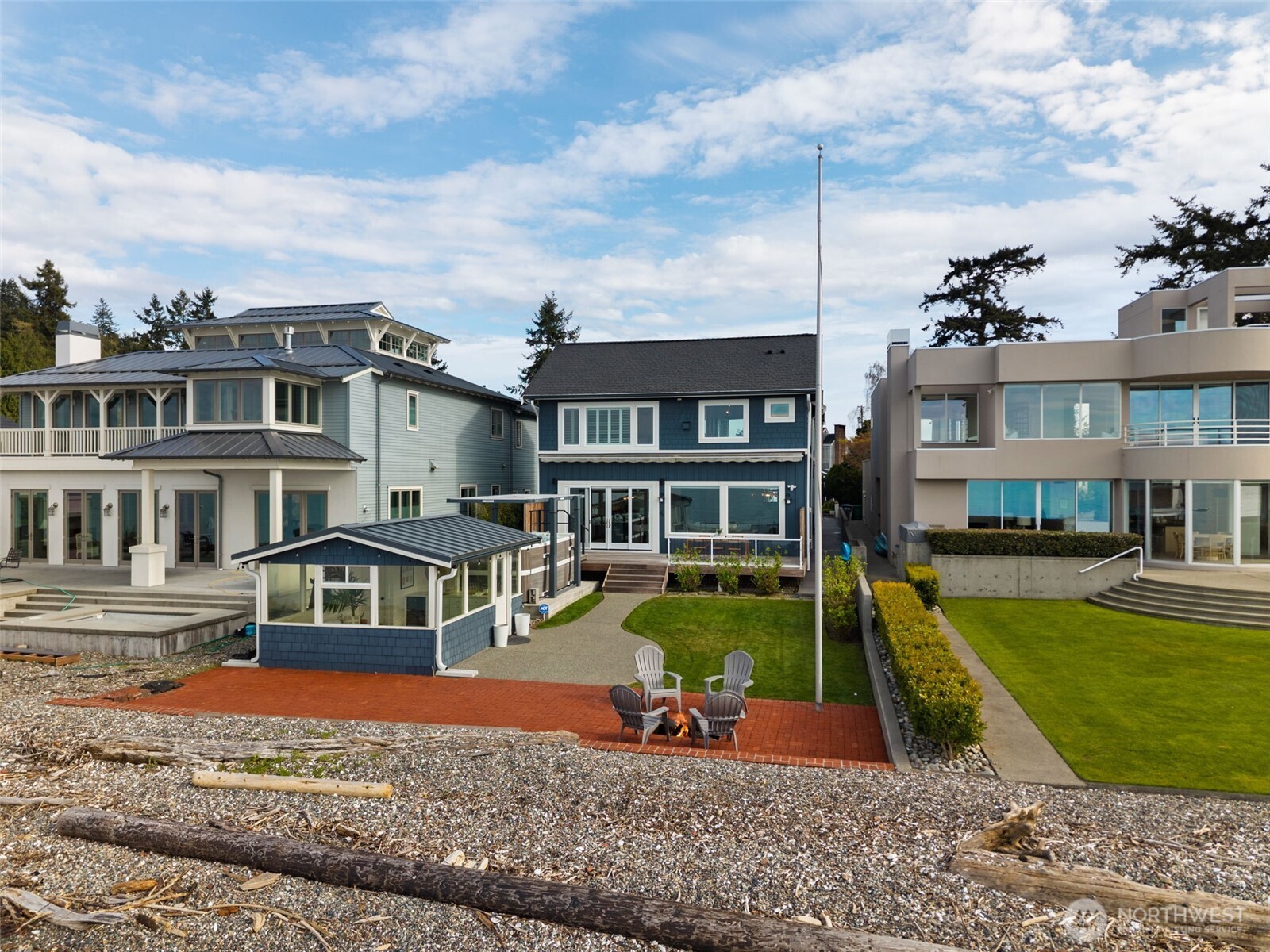 9 SW Three Tree Point Lane