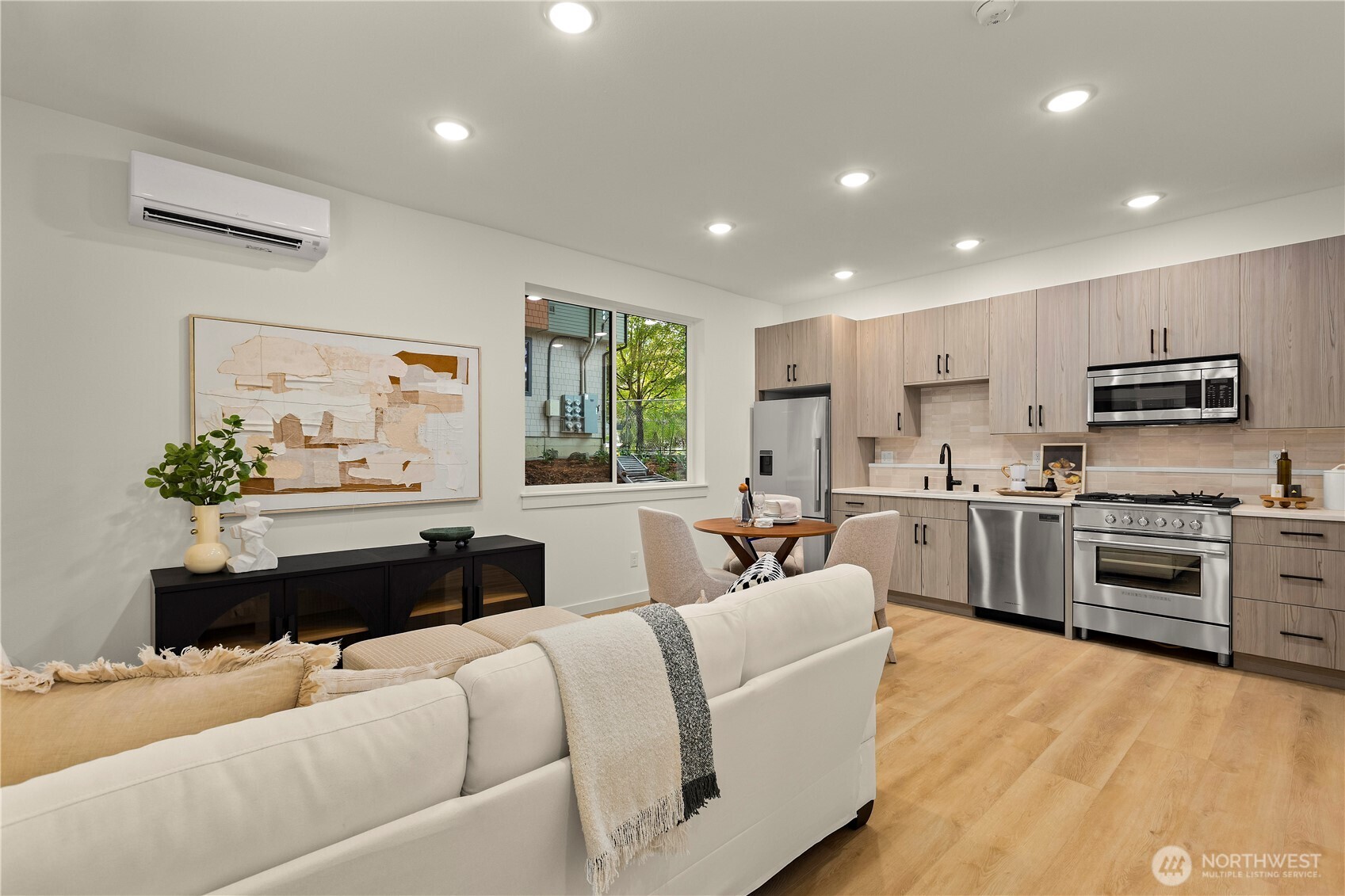 6546 Latona Avenue NE